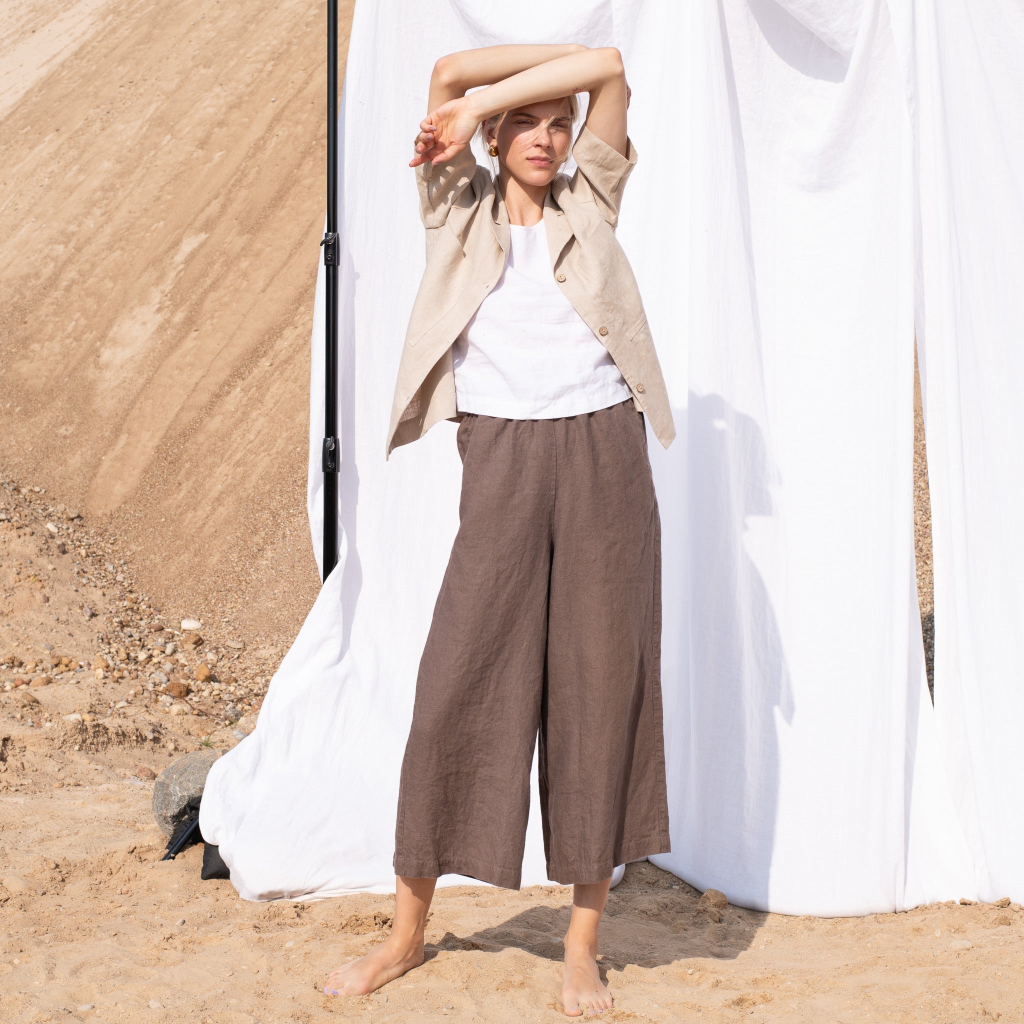 R: Maxi WELS wide leg linen pants in Chocolate