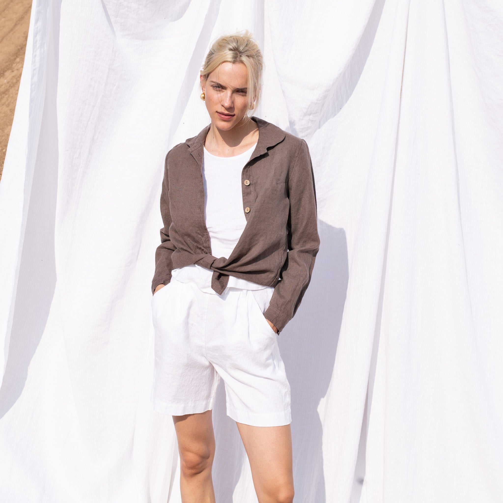 R: ANTIBES pleated linen shorts in White