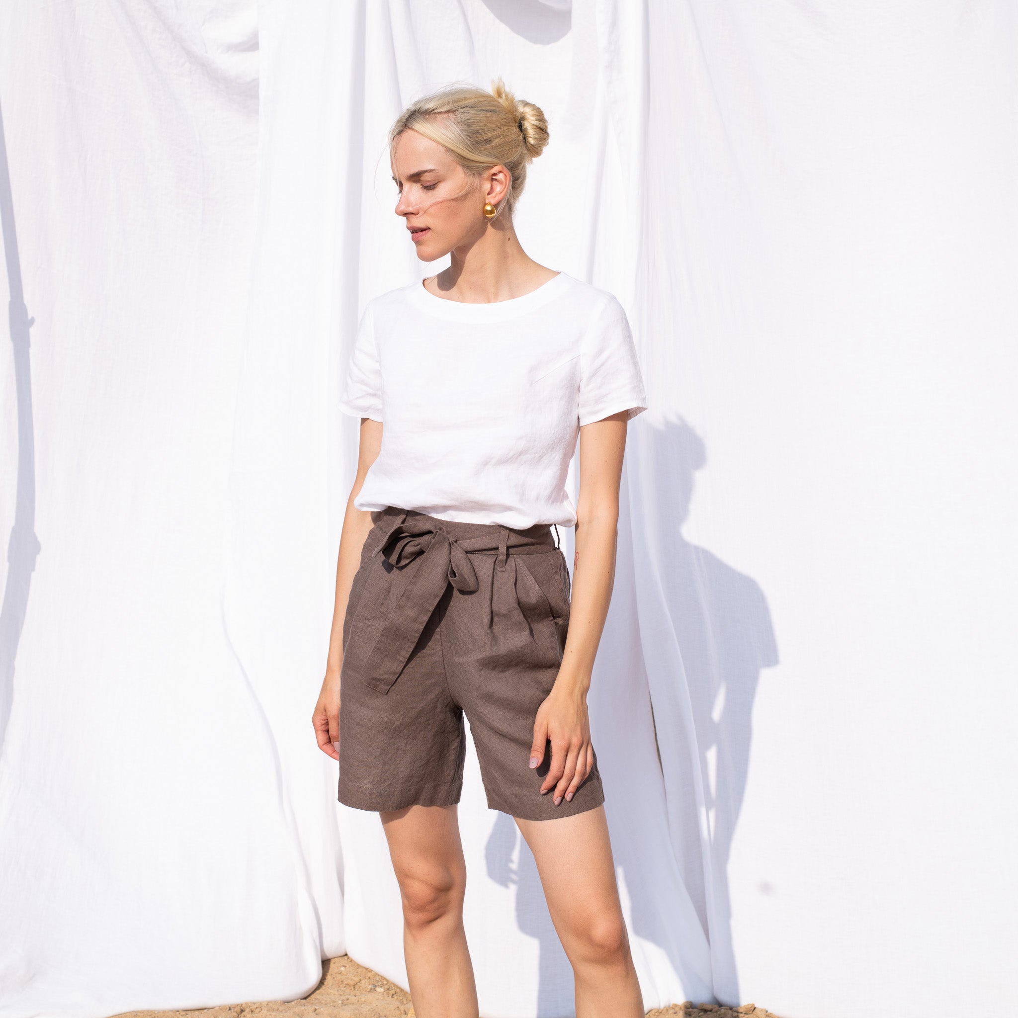 ANTIBES pleated linen shorts in Chocolate