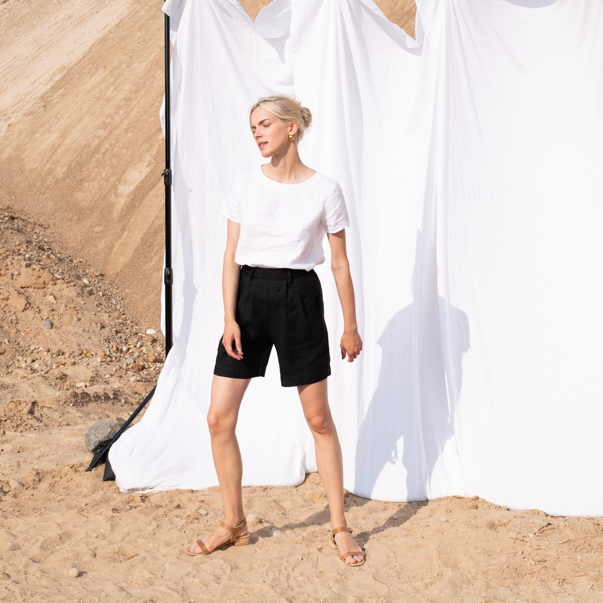 ANTIBES pleated linen shorts in Black