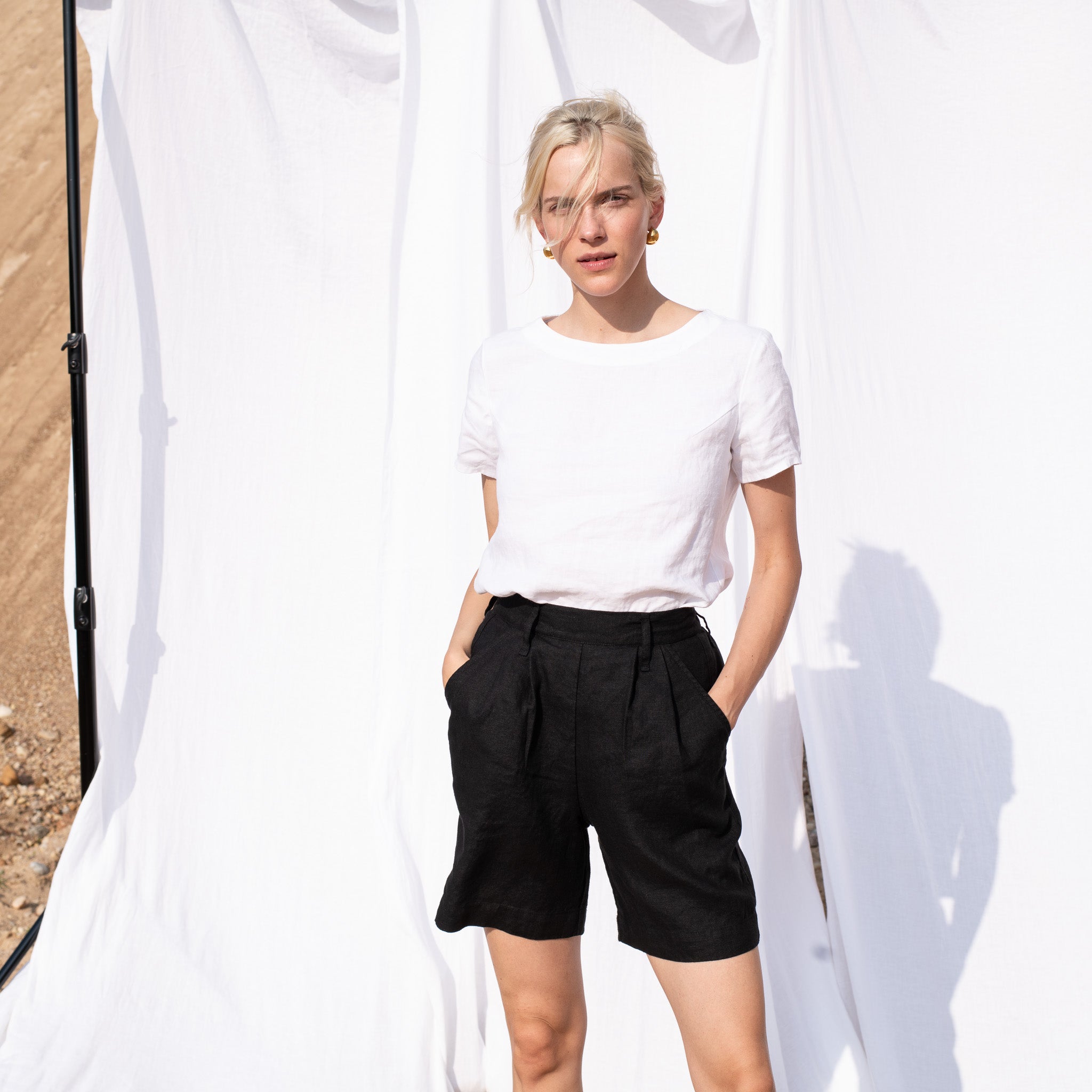 R: ANTIBES pleated linen shorts in Black