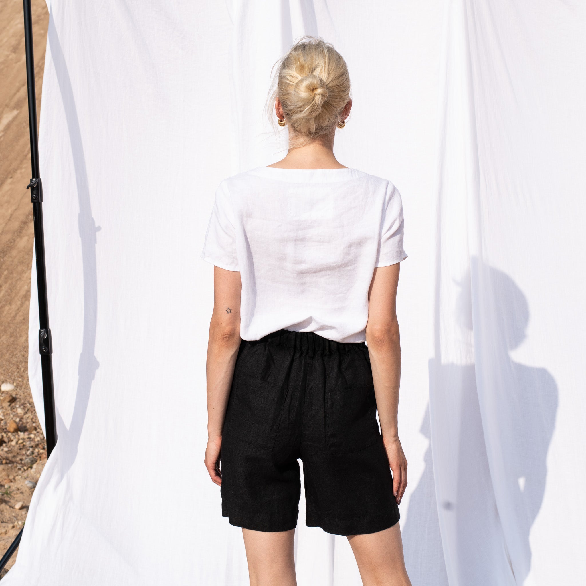 ANTIBES pleated linen shorts in Black