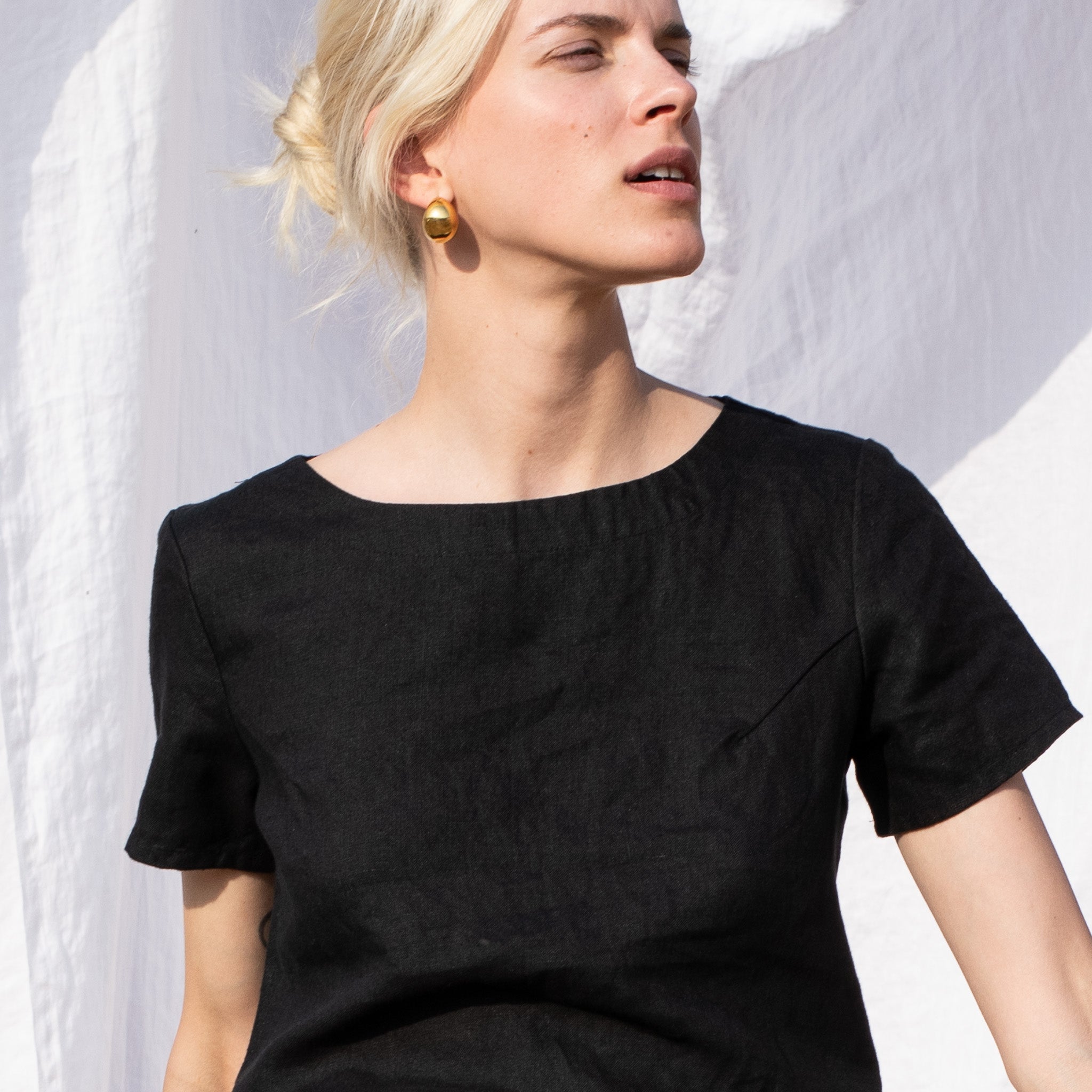 HAMBURG fitted linen top in Black