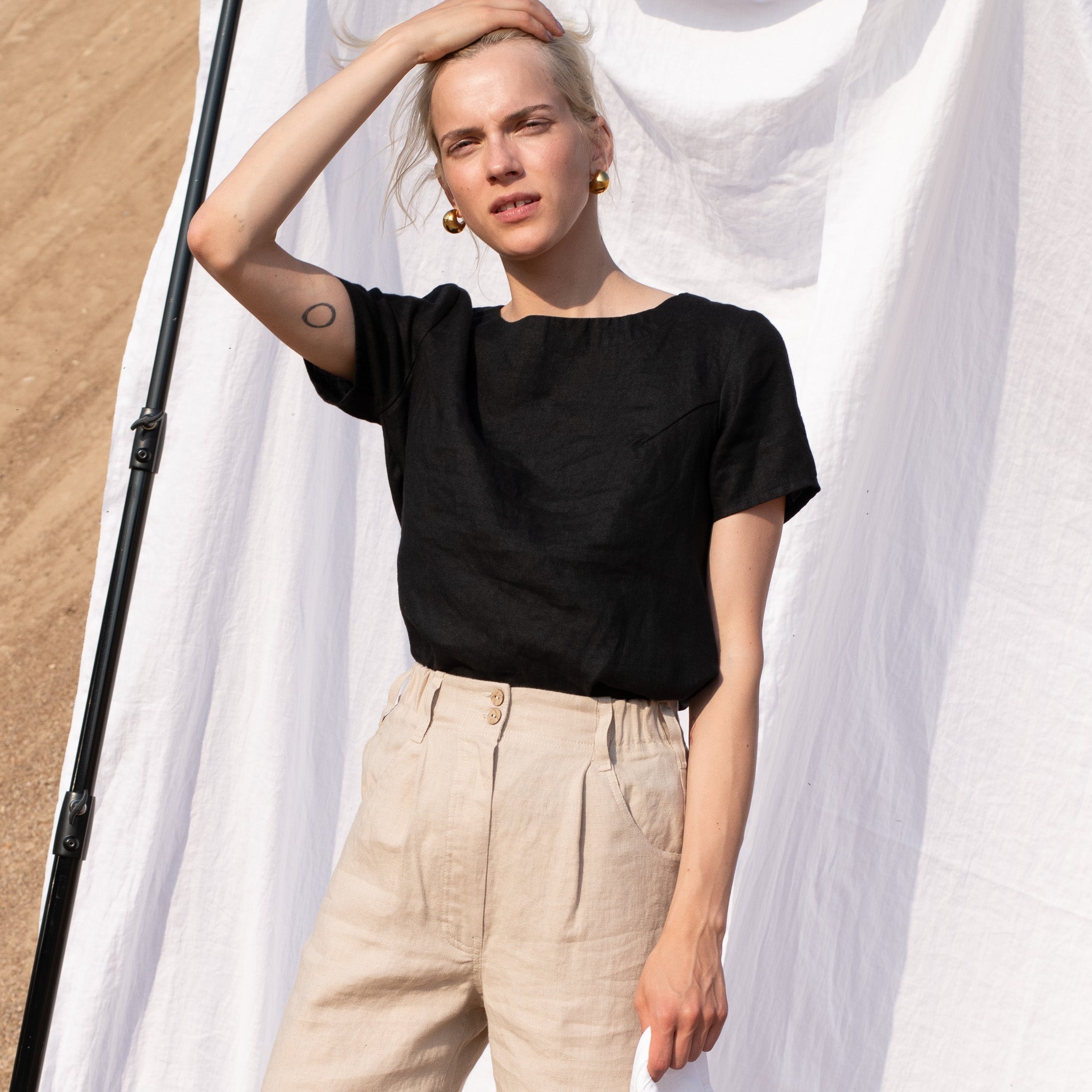 HAMBURG fitted linen top in Black